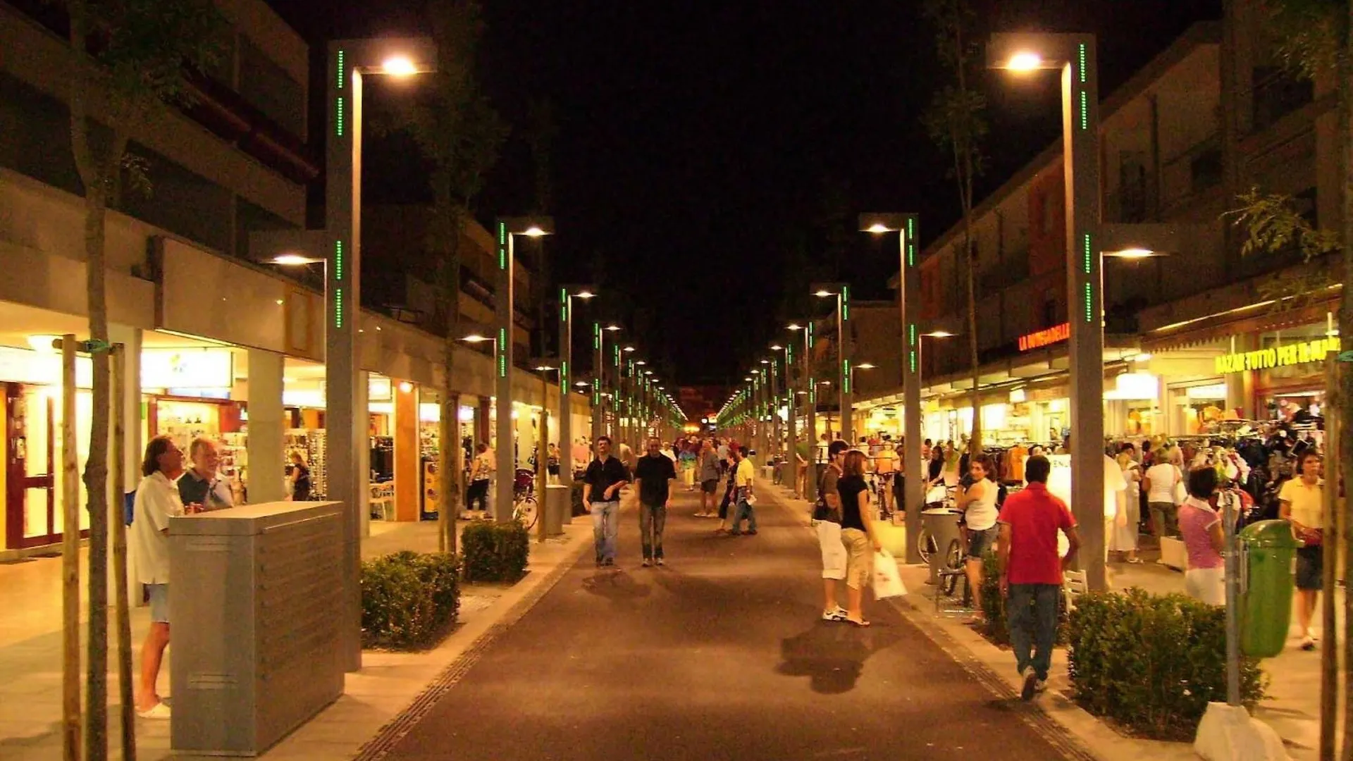 Adorable Flat For 6 Guests Next To Bibione Pineda Apartman